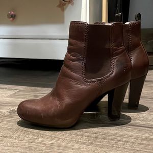 FRYE Miranda Chelsea hidden platform booties